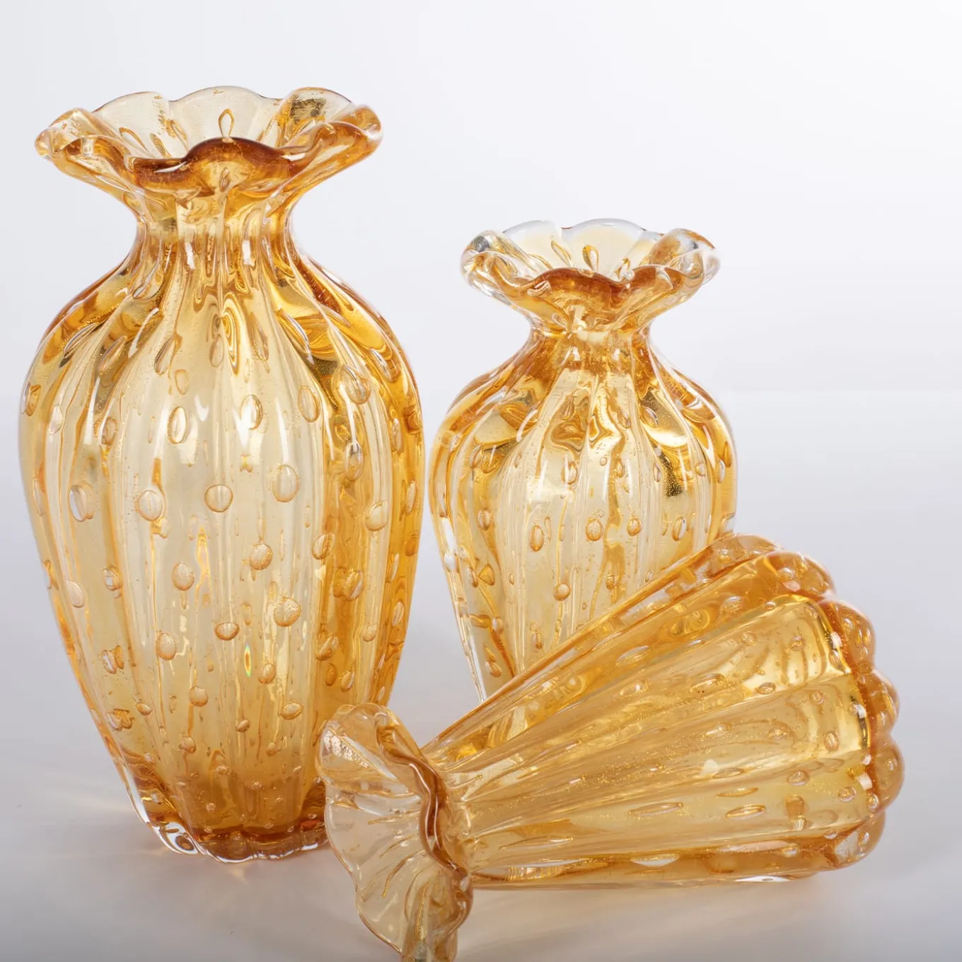 1950 Set di 3 vasi in ambra con bolle d'oro