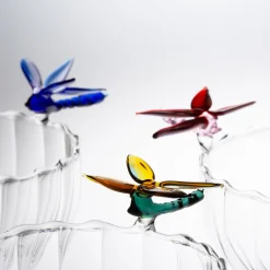 Ali in ciotola di vetro Volo con libellula gialla