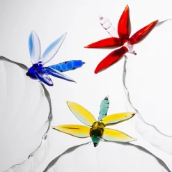 Ali in ciotola di vetro Volo con libellula gialla