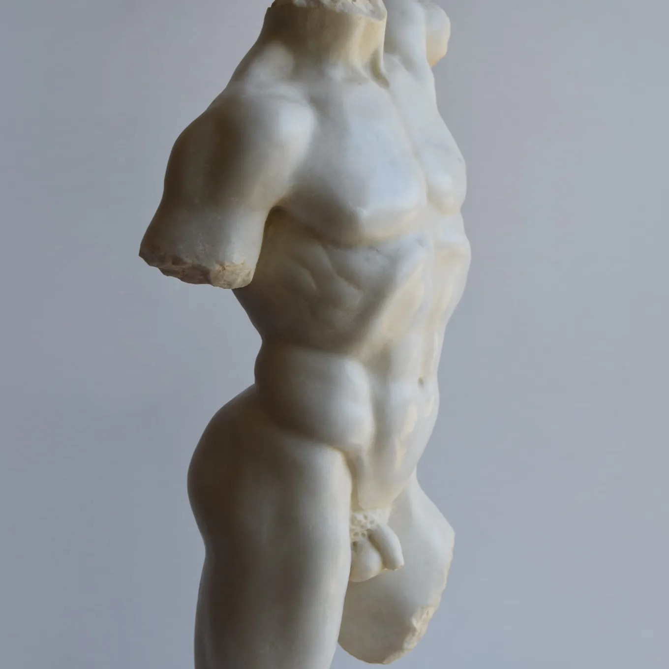 Busto maschile in marmo