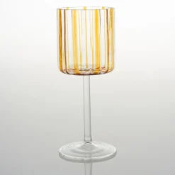 Calice da vino ambrato a righe
