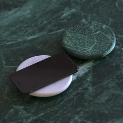 Caricabatterie wireless Selce Carrara di Efrem Bonacina e Andrea Teoldi