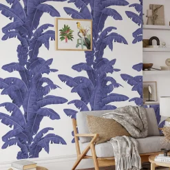 Carta da parati blu con foglie tropicali