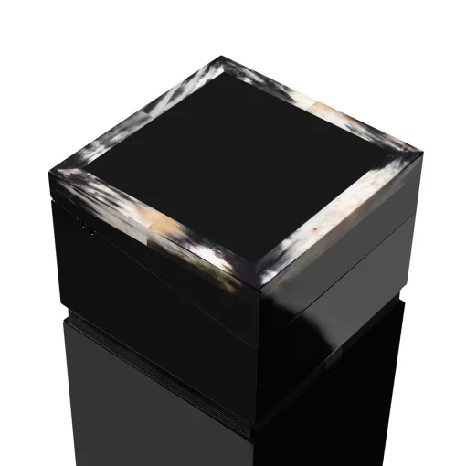 Cassa acustica Lyra in legno laccato nero lucido e corno