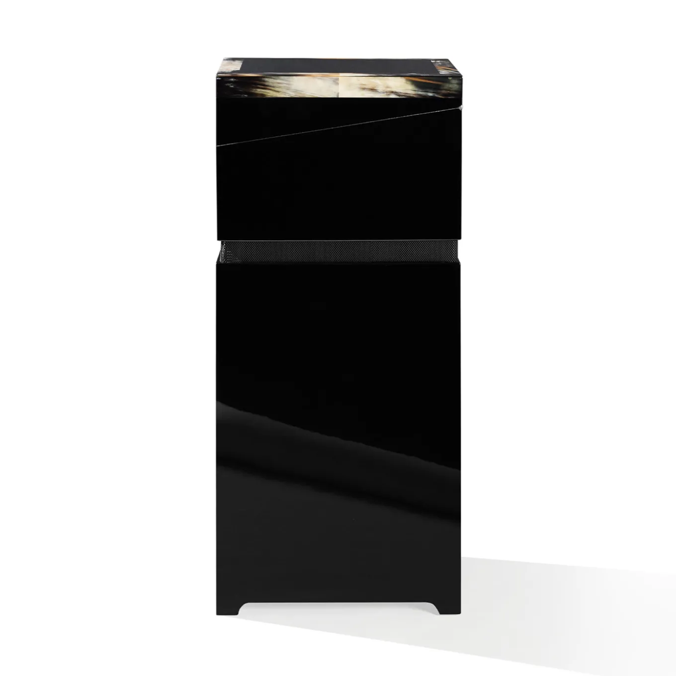 Cassa acustica Lyra in legno laccato nero lucido e corno