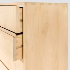 Cassettone scandinavo bianco crema a sei cassetti Dovetail