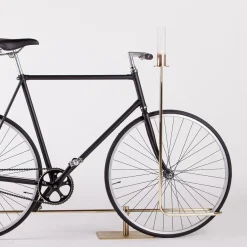 Cavalletto da parcheggio bi-traccia by Masanori Mori