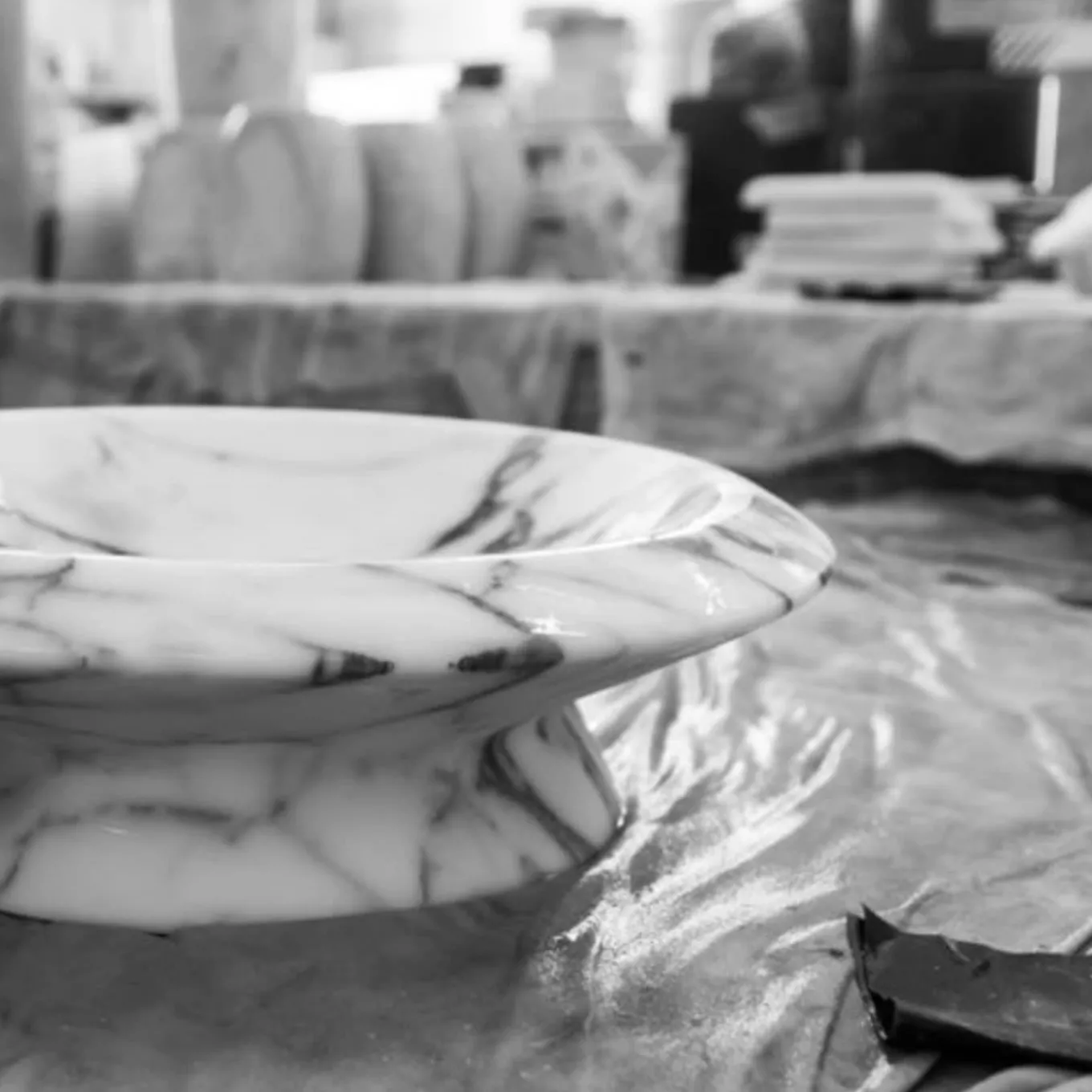Centrotavola Amaltea Bianco Arabescato di Ivan Colominas