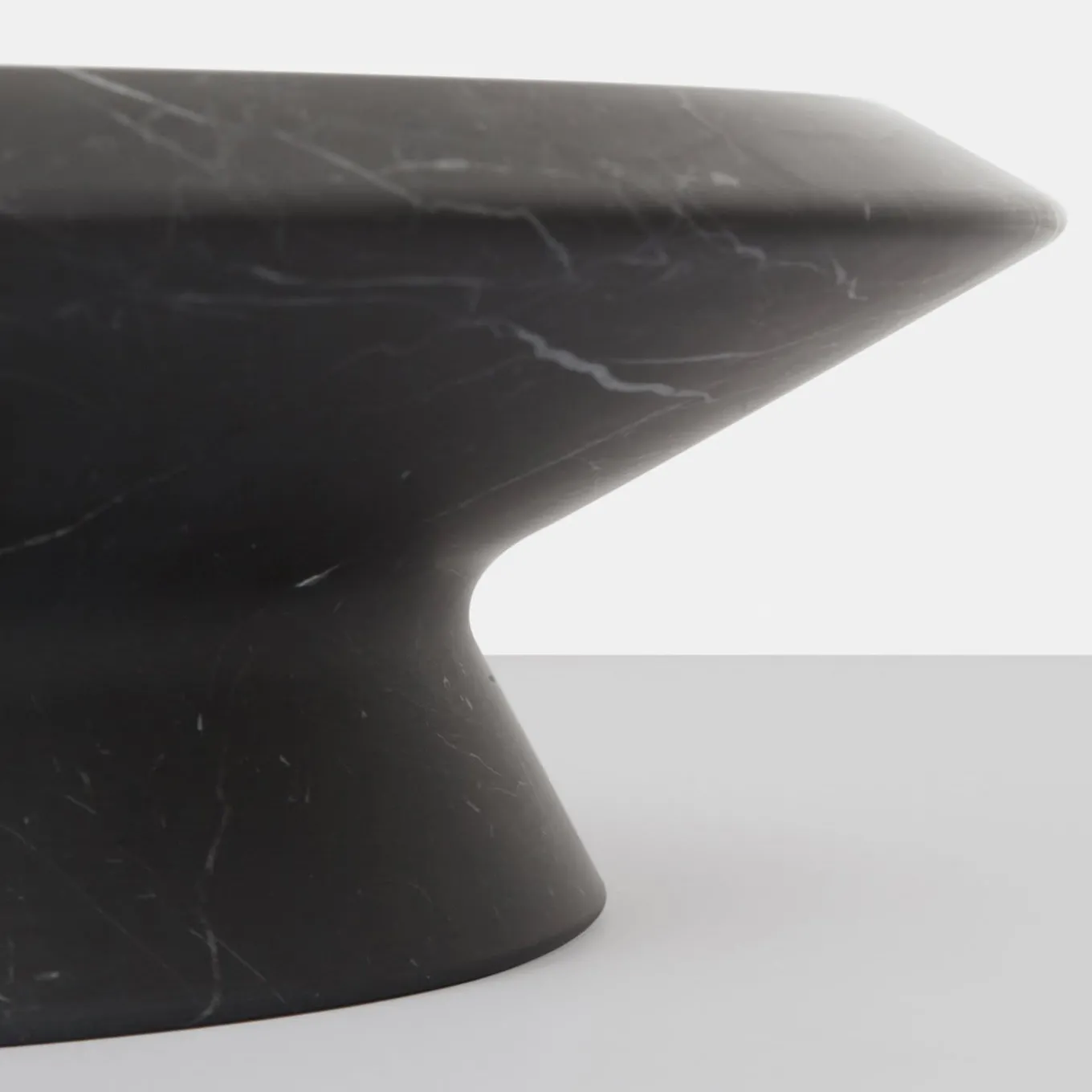 Centrotavola Amaltea Black Marquina di Ivan Colominas