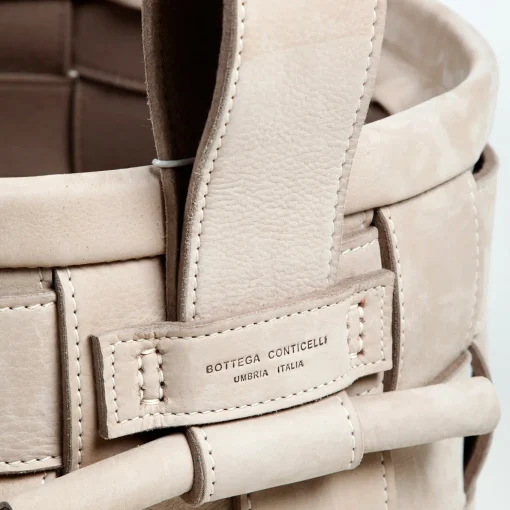 Cestino in pelle intrecciata grigio