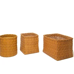 Cestino intrecciato quadrato ocra di Oscar Maschera