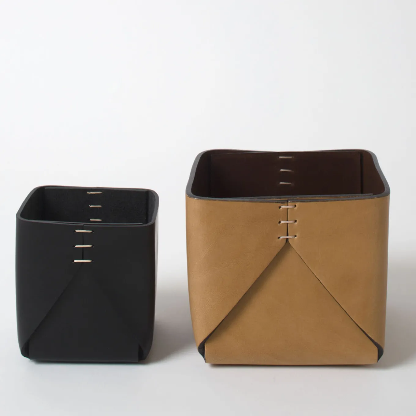 Cestino Regular Cubic nero di Oscar Maschera