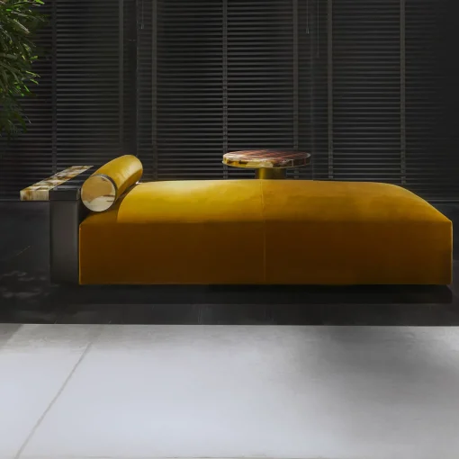 Chaise Lounge Egon in velluto giallo con dettagli in pelle e corno