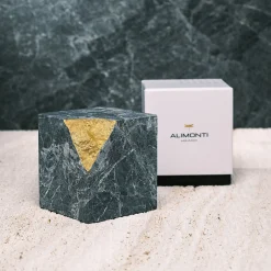 Colpo Da Maestro Scultura cubica in marmo argentato foglia oro