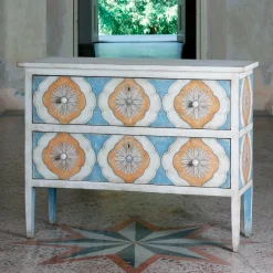 Comò Barberini in legno decorato
