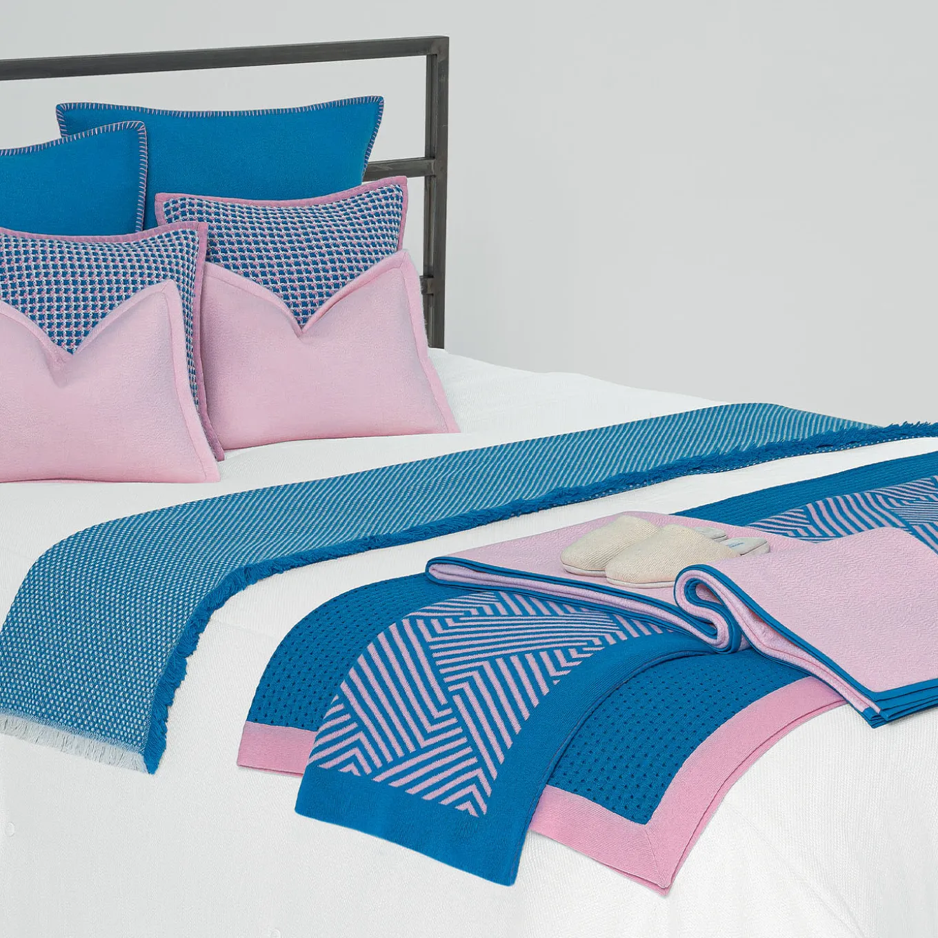 Coperta Biella in pelle blu e rosa
