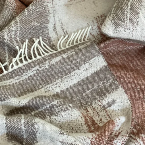 Coperta Graffiti con frange marrone e beige