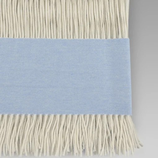 Coperta piccola azzurra con frange Defilé