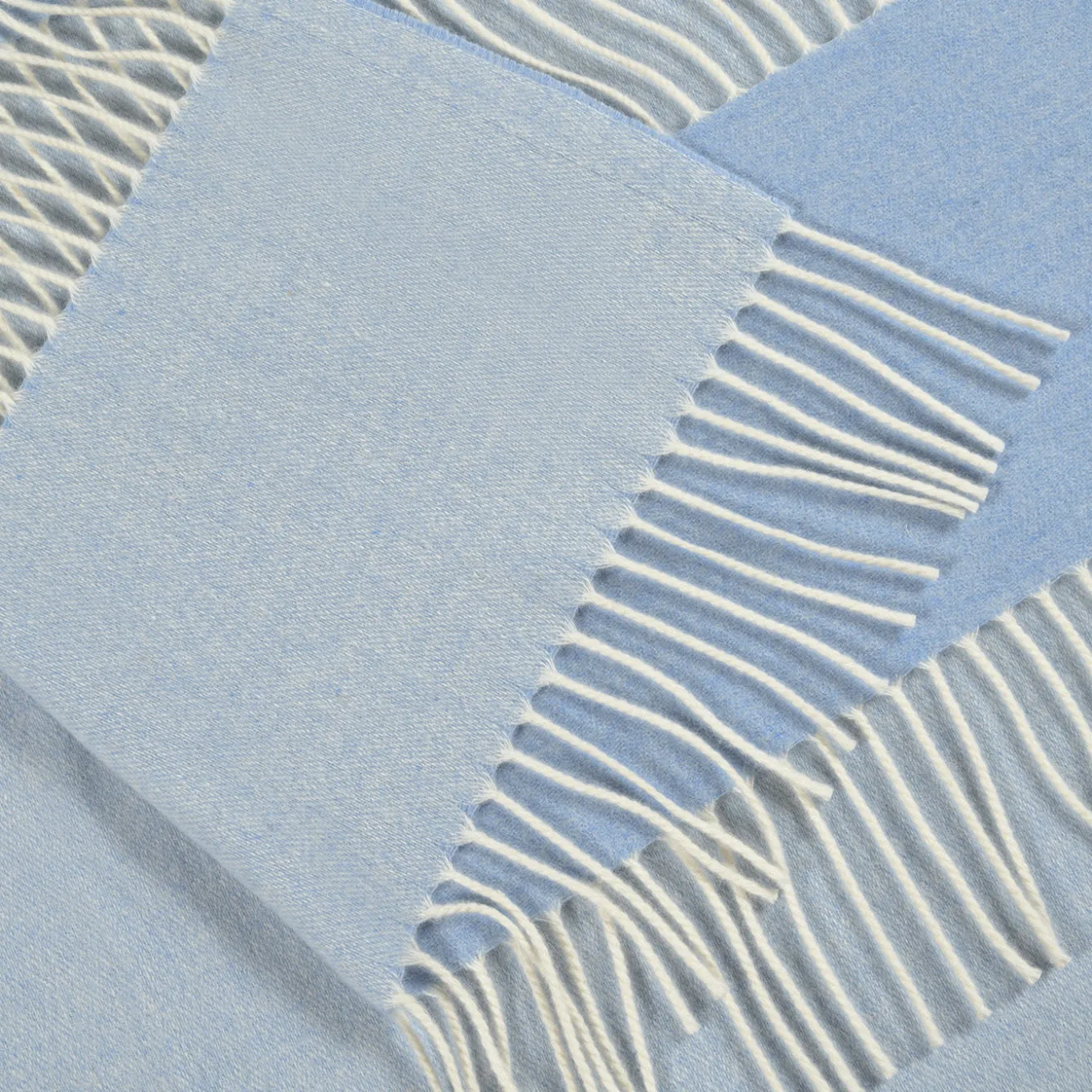 Coperta piccola azzurra con frange Defilé