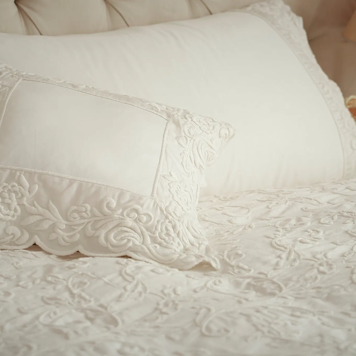 Coperta Ricamata in Avorio Dune Merveille