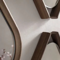 Coppia di specchi in legno Eye Bis con cornice in legno massiccio di noce