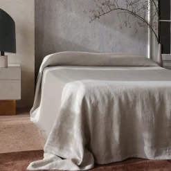 Copriletto in lino pesante crema con profili
