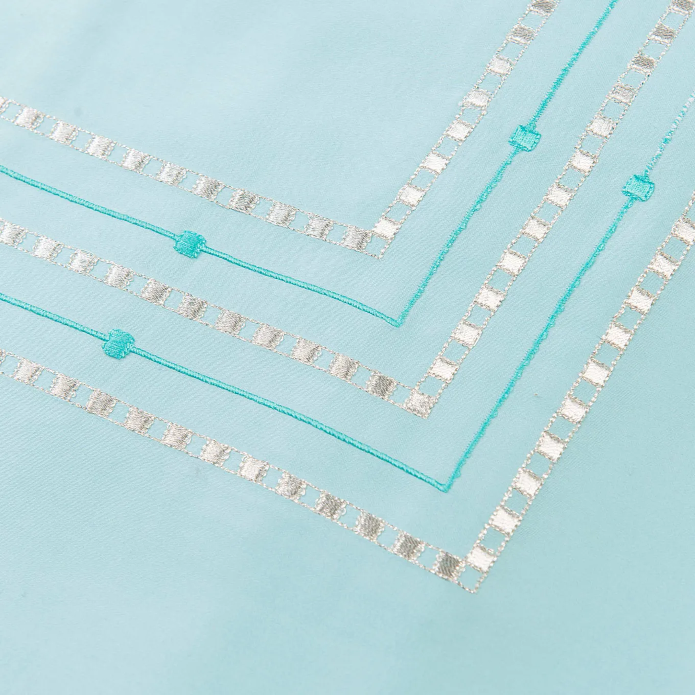 Copripiumino Ametista Azzurro Chiaro Ricamato in Raso di Cotone