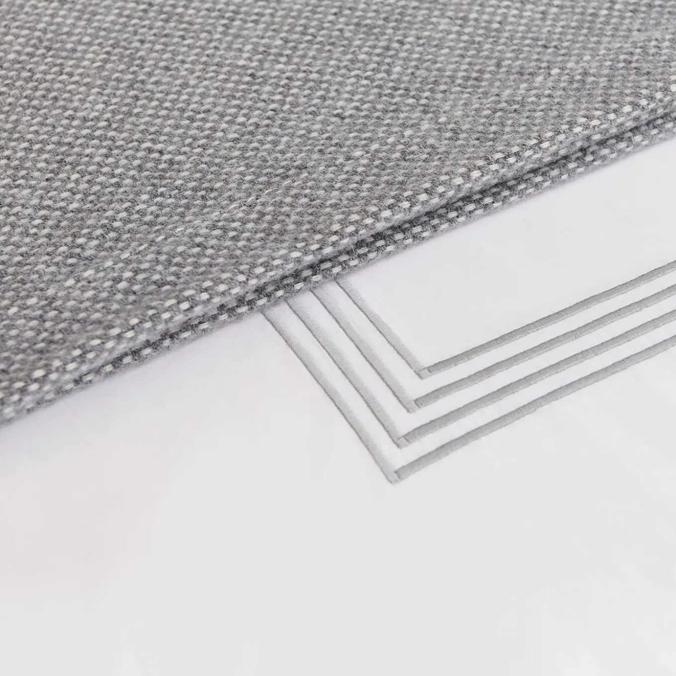 Copripiumino King americano bianco e grigio di Four Generations