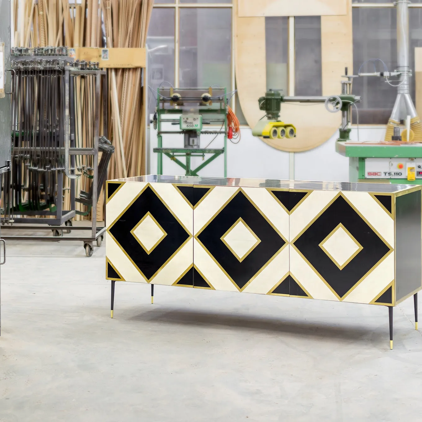 Credenza Rhombhaus