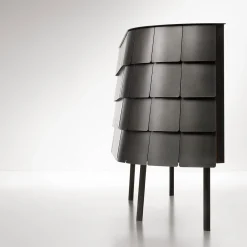 Credenza Yoroi in acciaio inox di Alessandro Masturzo