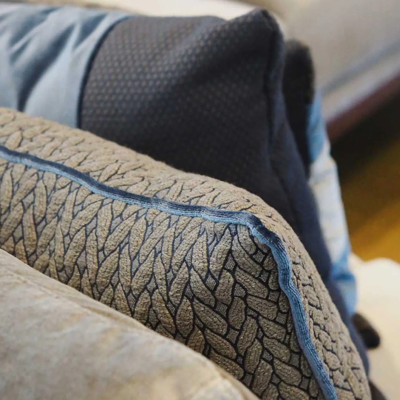 Cuscino Dove Carrè in tessuto Tricot Jacquard