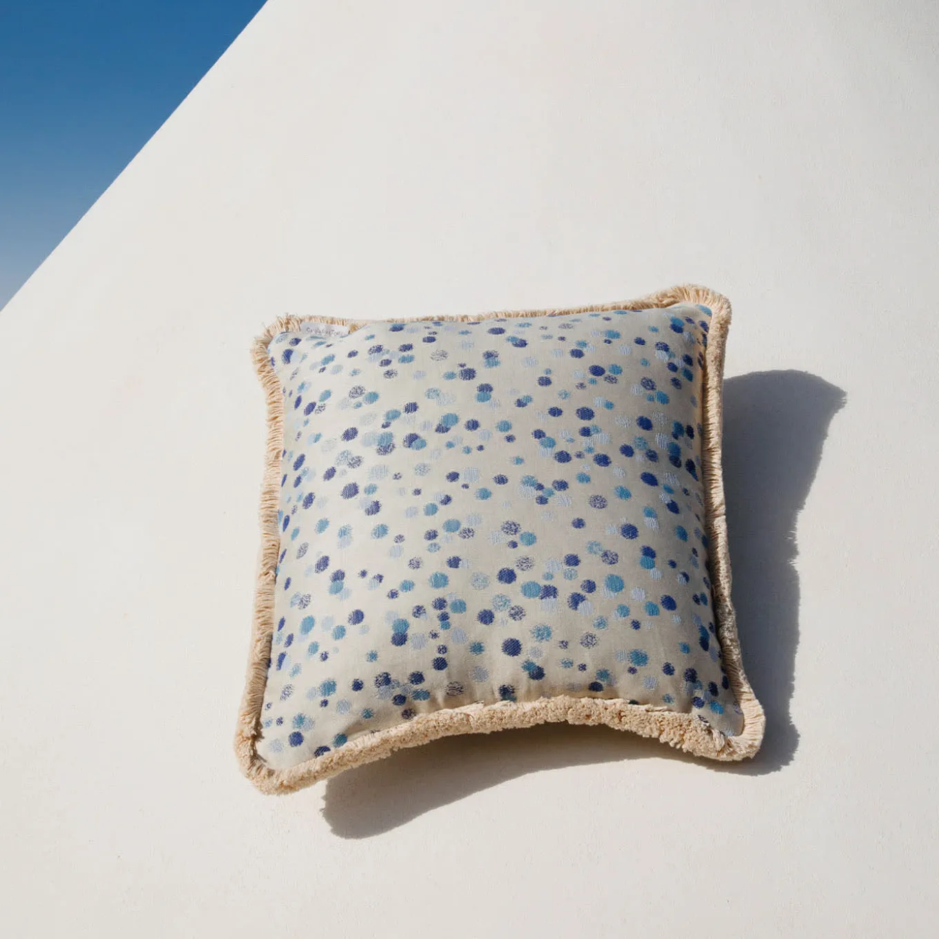 Cuscino grande con frange celesti e blu
