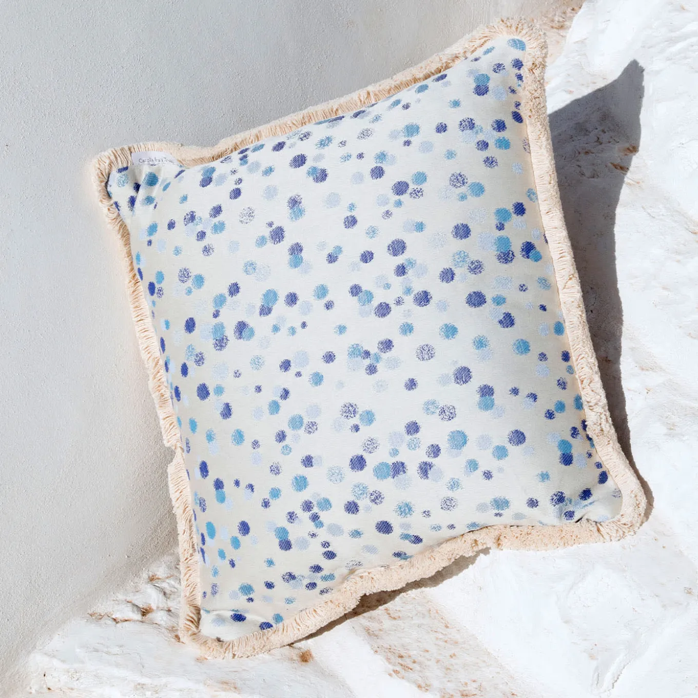 Cuscino grande con frange celesti e blu