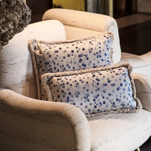 Cuscino grande con frange celesti e blu