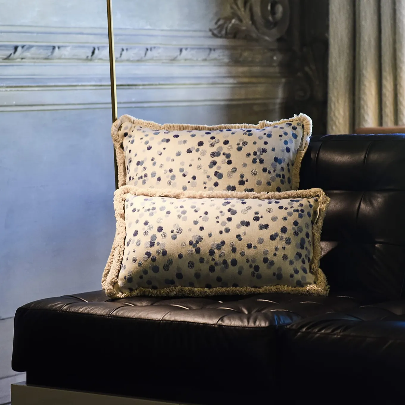 Cuscino grande con frange celesti e blu