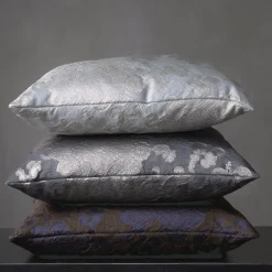 Cuscino quadrato in flanella floreale viola jacquard