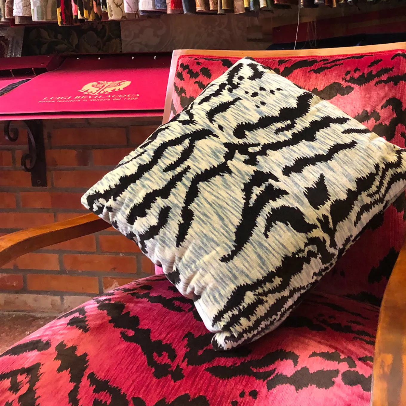 Cuscino Tiger Velvet Baltic