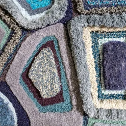 Decostruzione in arazzo blu