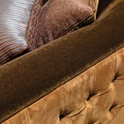 Divano Capitonné in velluto mohair e pelle scamosciata