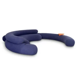 Divano Nefelibata blu di Stormo Studio