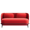 Divano rosso audace di Studio Pastina