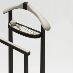 Edoardo Valet in pelle marrone e cashmere