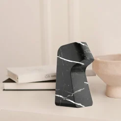 Fermalibri Marquina Pingu di Matteo Ragni