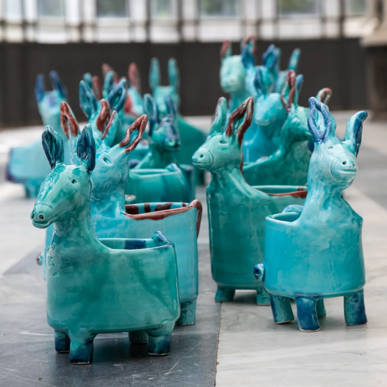 Figurina Asino con Ali in Ceramica Azzurro Chiaro