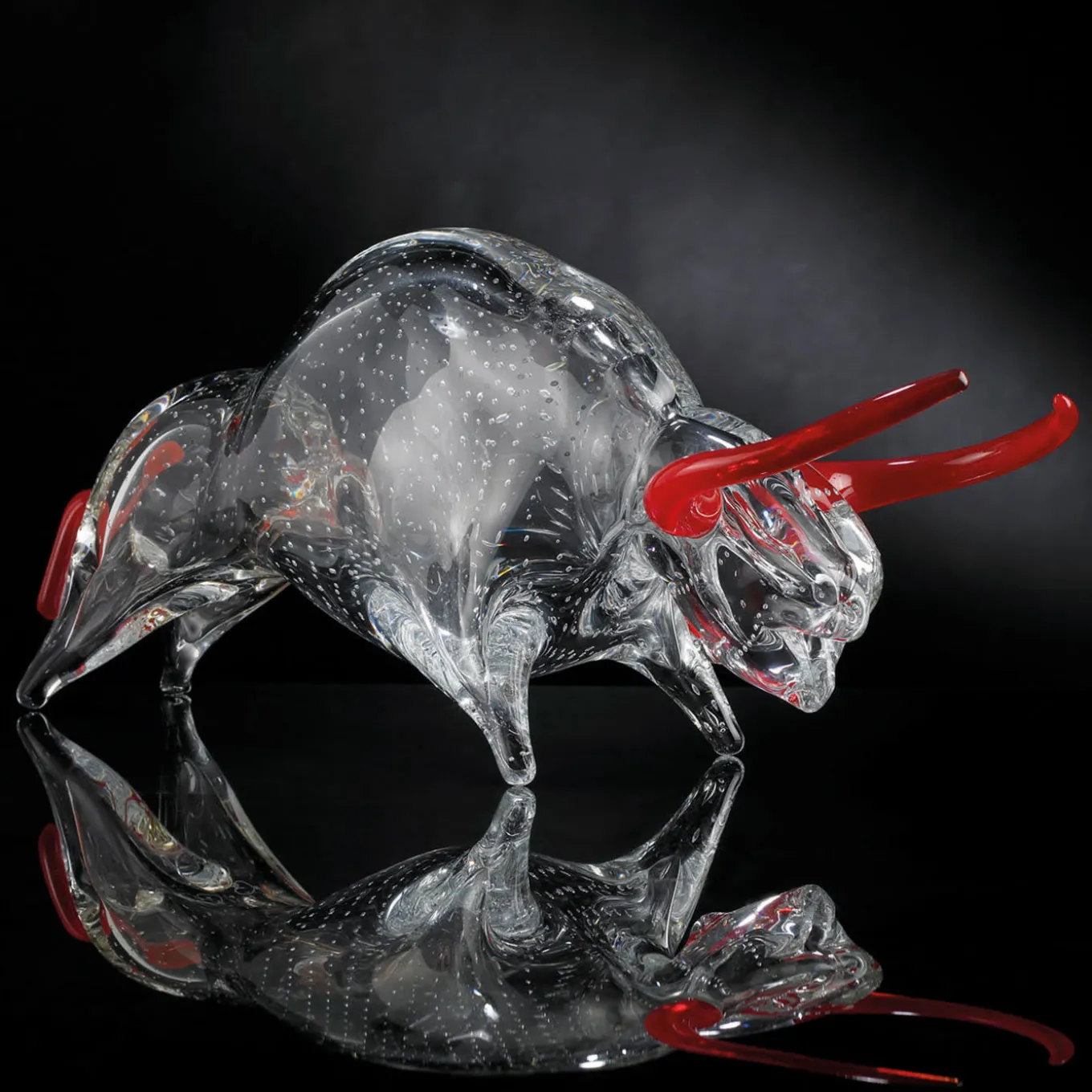Figurina di toro in vetro grande