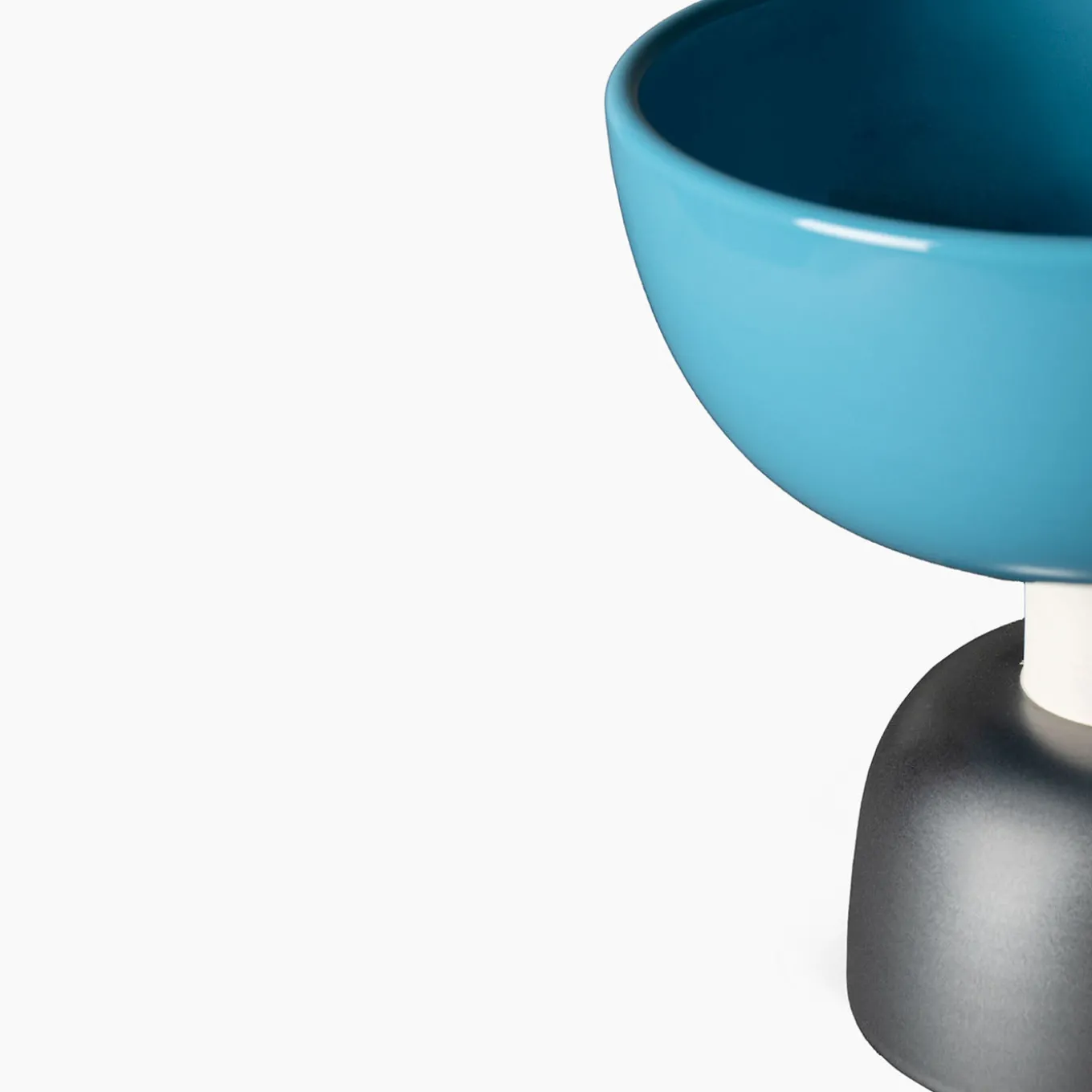 Grande centrotavola blu di Ettore Sottsass