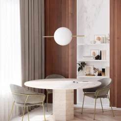 Lampada a sospensione a una luce Alma Large in ottone naturale e vetro bianco