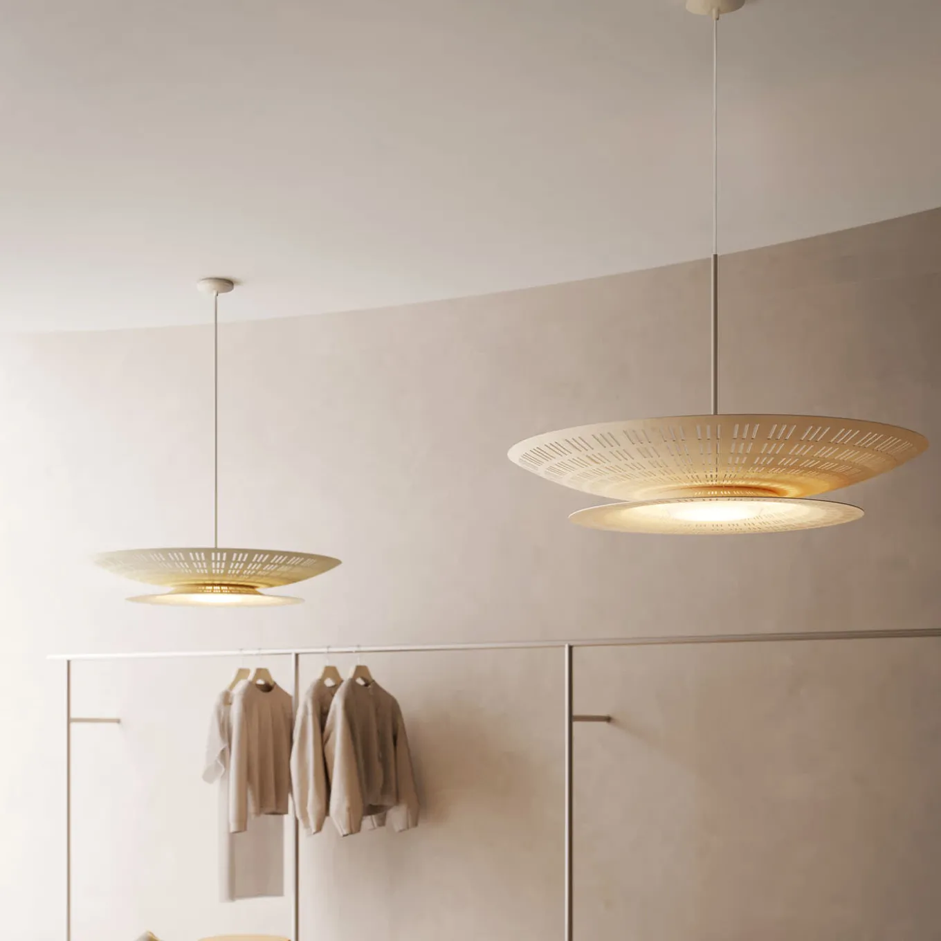 Lampada a sospensione Air So crema di Adam Tihany