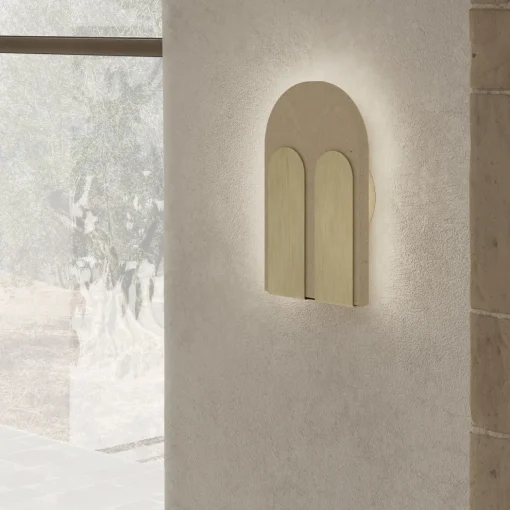 Lampada da parete Bifora Beige Lecce Limestone & Brushed Brass di Apospersano