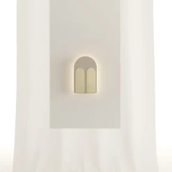 Lampada da parete Bifora Beige Lecce Limestone & Brushed Brass di Apospersano